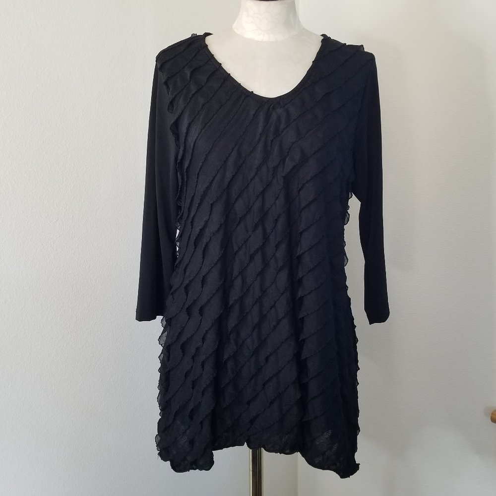 Black Diagonal Ruffled Top - NEW XL